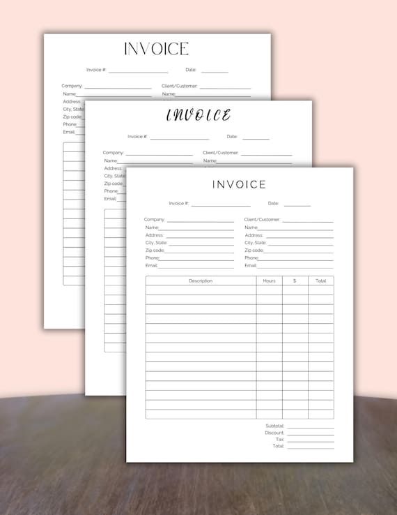 Tre olika mallar för fakturor som ligger staplade omlott.